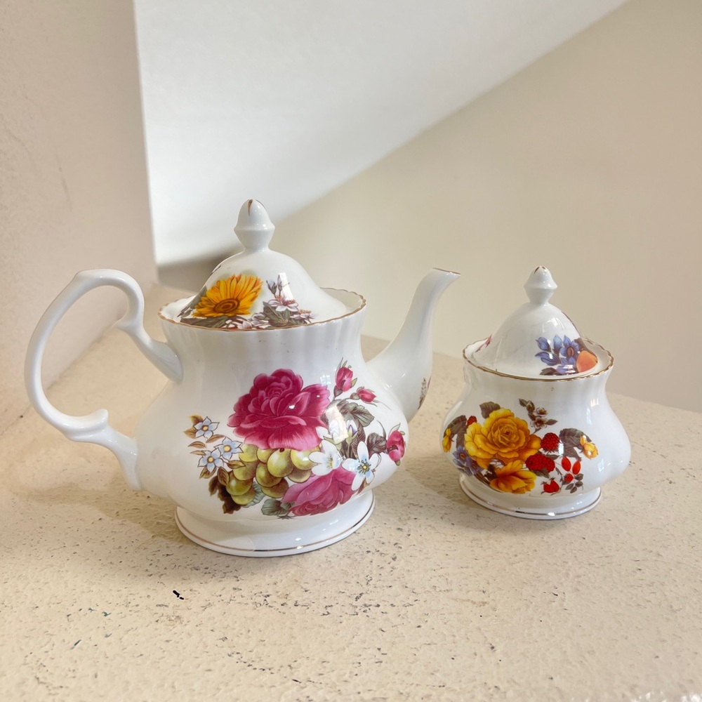 VNTG Grace's Teaware Hand Painted‎ Flowers Porcelain Swirl Teapot And Sugar Gar
